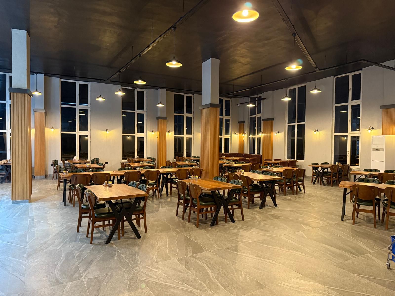 Oltum Cağ Kebap - Dış Cephe