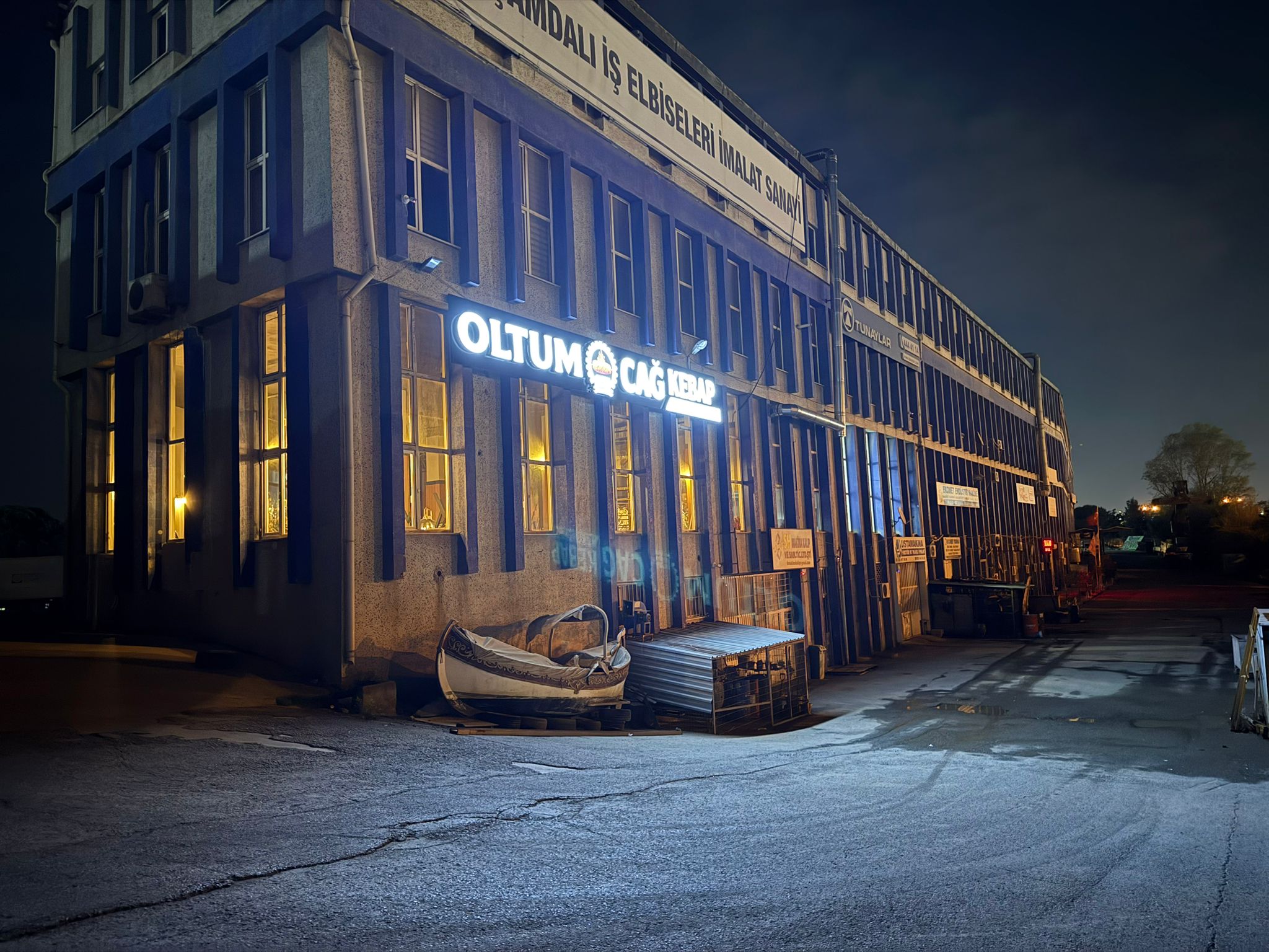 Oltum Cağ Kebap - Mekân